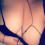bigandbustytitty